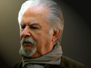 foto de Fernando Botero con una mirada un poco severa